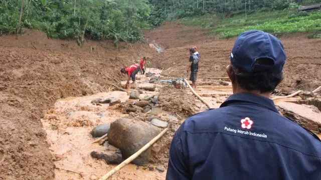 Longsor di Minggu Petang Lenyapkan Harta Benda Dalam 2 Menit