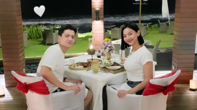 Rendi Jhon dan Glenca Chysara dinner romantis (Foto: Instagram @glencachysaraofficial)