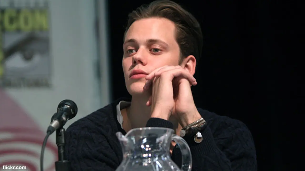 bill-skarsgard-130701b.jpg