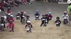 Aksi menggemaskan dari para bocah di Vietnam yang berlomba balap sepeda di lintasan sepeda jenis bmx dengan menggunakan sepeda tanpa digowes.