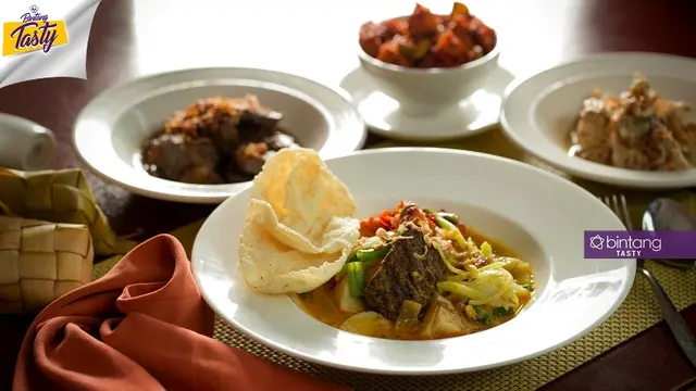 [Bintang] Menu Spesial Hotel Borobudur: Ketupat Lebaran