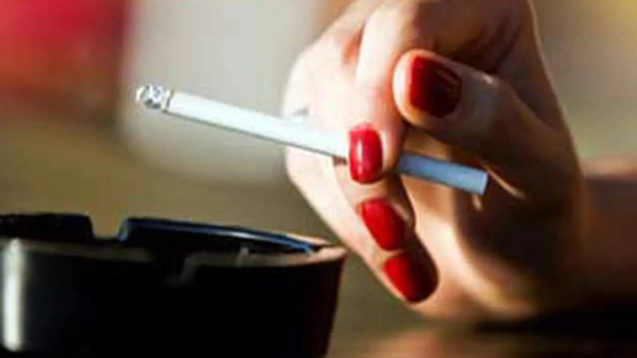 110614bwanita-rokok.jpg