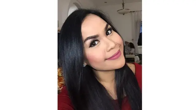Habiskan Rp5 Juta Untuk Lipstik, Ini 6 Potret Melaney Ricardo Full Makeup