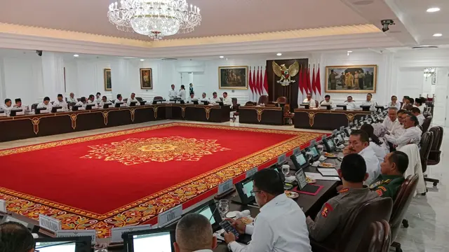 Presiden Prabowo Subianto menggelar sidang kabinet paripurna keduanya pada sore hari ini, Rabu (6/11/2024).
