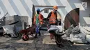 Pekerja menyelesaikan proyek Konservasi Museum Bahari di Penjaringan, Jakarta, Kamis (25/7/2019). Pemprov DKI melakukan konservasi Museum Bahari dengan anggaran Rp43 miliar ditargetkan selesai pada Desember 2019. (merdeka.com/Iqbal S Nugroho)