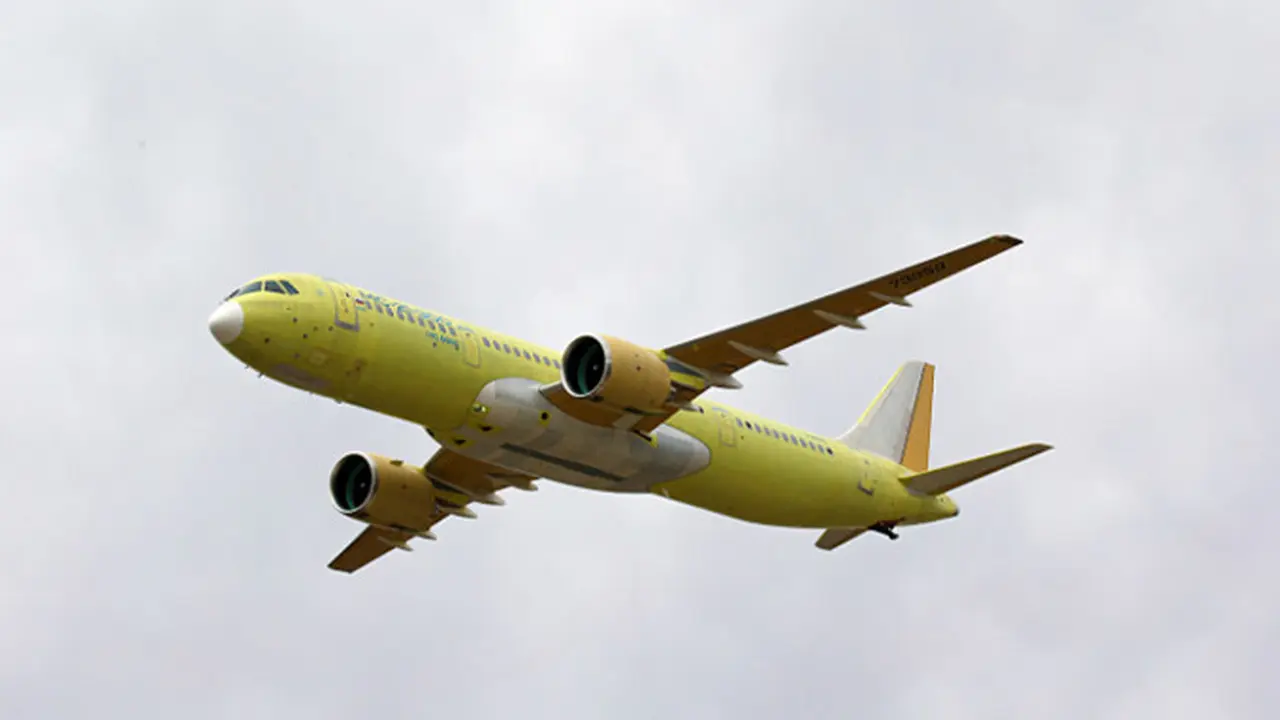 Penerbangan pesawat uji coba kedua MC-21-300 berjalan mulus. Pesawat landas dari lapangan udara Pabrik Penerbangan Irkutsk (RBTH Indonesia/Perusahaan Irkut)