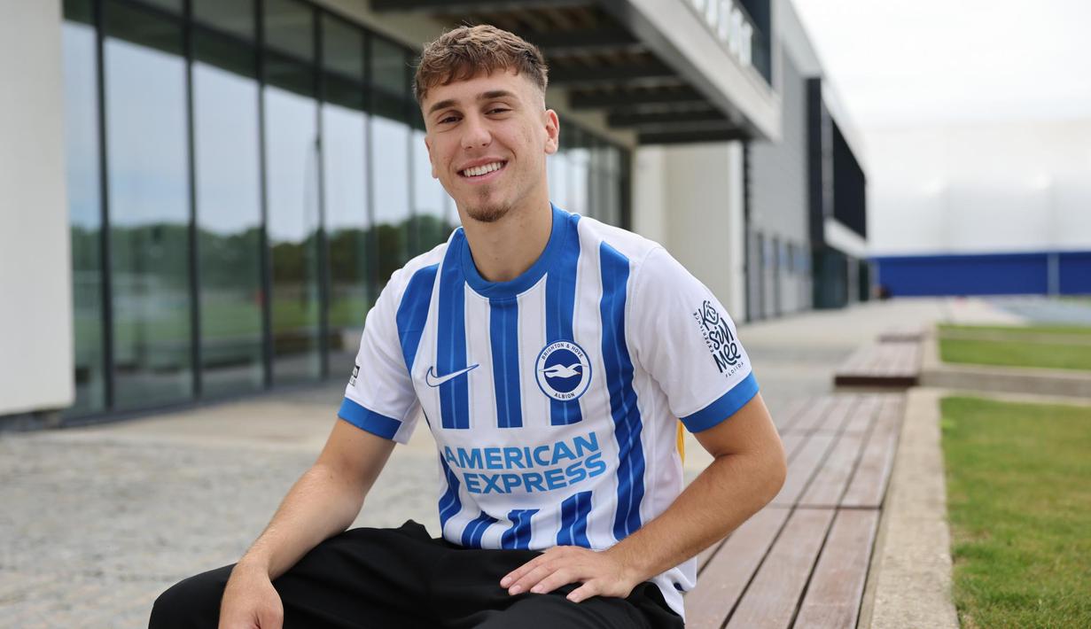 Sayap kanan Jerman berusia 20 tahun, Brajan Gruda didatangkan Brighton and Hove Albion pada awal musim 2024/2025 dari klub Jerman, FSV Mainz 05 dengan nilai transfer 31,5 juta euro atau setara Rp541 miliar. Dari dua laga awal di Premier League 2024/2025, ia sama sekali belum diturunkan. (brightonandhovealbion.com)