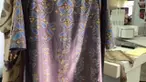 Khanaan Shamlan menampilkan koleksinya yang elegan di showroom Indonesia untuk Arab Fashion Week di Dubai, Uni Emirat Arab.