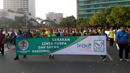 Kementerian LKH bersama sejumlah perusahaan yang peduli terhadap kelestarian lingkungan melakukan aksi jalan santai di kawasan Bundaran HI, Minggu (15/11/2015). Aksi ini untuk merayakan Hari Cinta Puspa dan Satwa Nasional 2015. (Media center AGP-AGN)