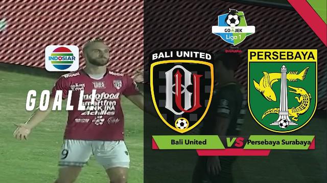 Striker Bali United, Ilija Spasojevic mencetak satu gol saat Bali United menghadapi Persebaya Surabaya dalam lanjutan Gojek Liga 1 2018 bersama Bukalapak di Stadion Kapten I Wayan Dipta, Gianyar, Bali, Minggu (18/11/2018)