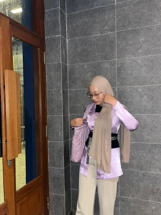 6 Gaya Stylish dan Kekinian Zara Anak Ridwan Kamil Kenakan Kebaya dan Batik untuk Sehari-hari