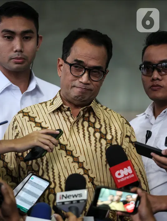 Budi mempersilakan para awak media untuk mengonfirmasi ke KPK soal materi pemeriksaannya hari ini. (Liputan6.com/Johan Tallo)