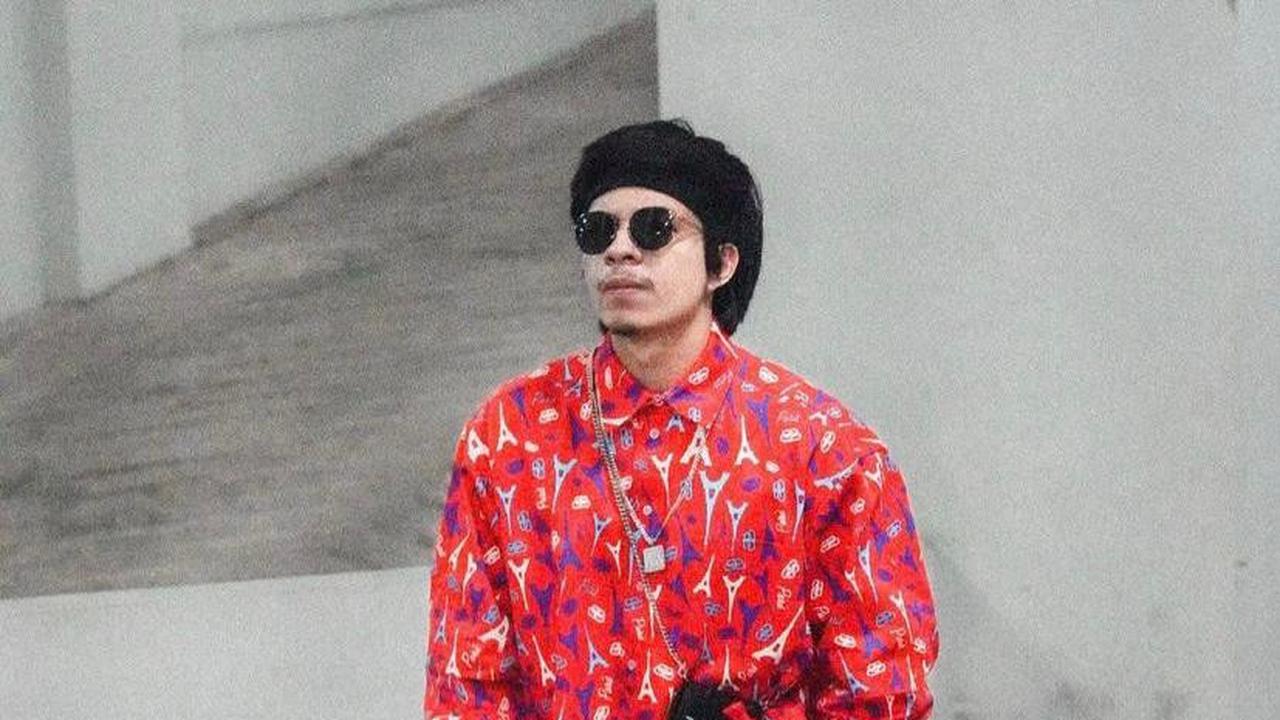 Gaya Atta Halilintar Tenteng Tas Mewah, Bentuknya Disebut Mirip Kotak Bekal