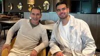 Pelatih Timnas Indonesia U-23, Gerald Vanenburg, menemui striker timnas U-20 dan FC Dordrecht U-21 di Belanda, Jens Raven. (Bola.com/Dok.Instagram Gerald Vanenburg).