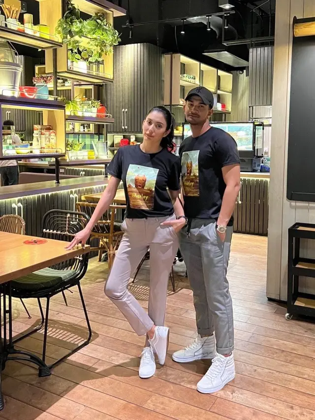 Dikabarkan Dekat, Ini 6 Potret Mesra Tyas Mirasih dan Tengku Tezi