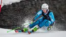 Pemenang ski musim panas NZ Wanita Slalom Mina Fuerst Holtmann dari Norwegia melewati gerbang di Cardrona, Queenstown, Selandia Baru, (28/8). (Peter Meecham / Winter Games NZ via AP)