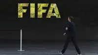 Ada sembilan nama anggota aktif dan mantan anggota FIFA yang tertangkap karena dugaan korupsi.