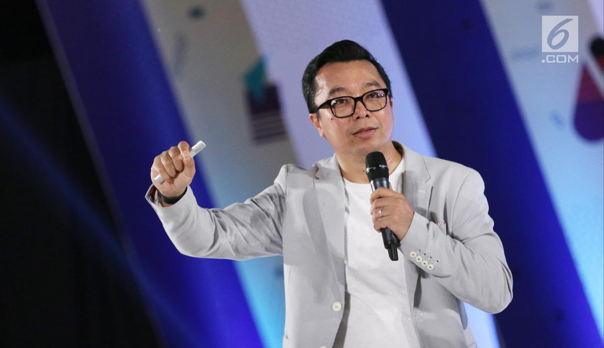 Direktur Indonesia Entertainment Production (IEP) Indra Yudhistira berbicara dalam Emtek Goes To Campus 2018 di Universitas Gadjah Mada, Yogyakarta, Rabu (17/10). Indra berbagi cerita tentang produksi di SCTV dan Indosiar. (Liputan6.com/Herman Zakharia)