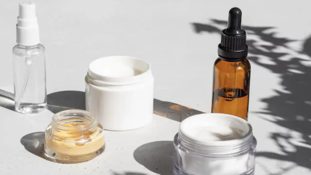 Cara Cek BPOM Produk Skincare dan Kosmetik Secara Online (photo by freepik.com)