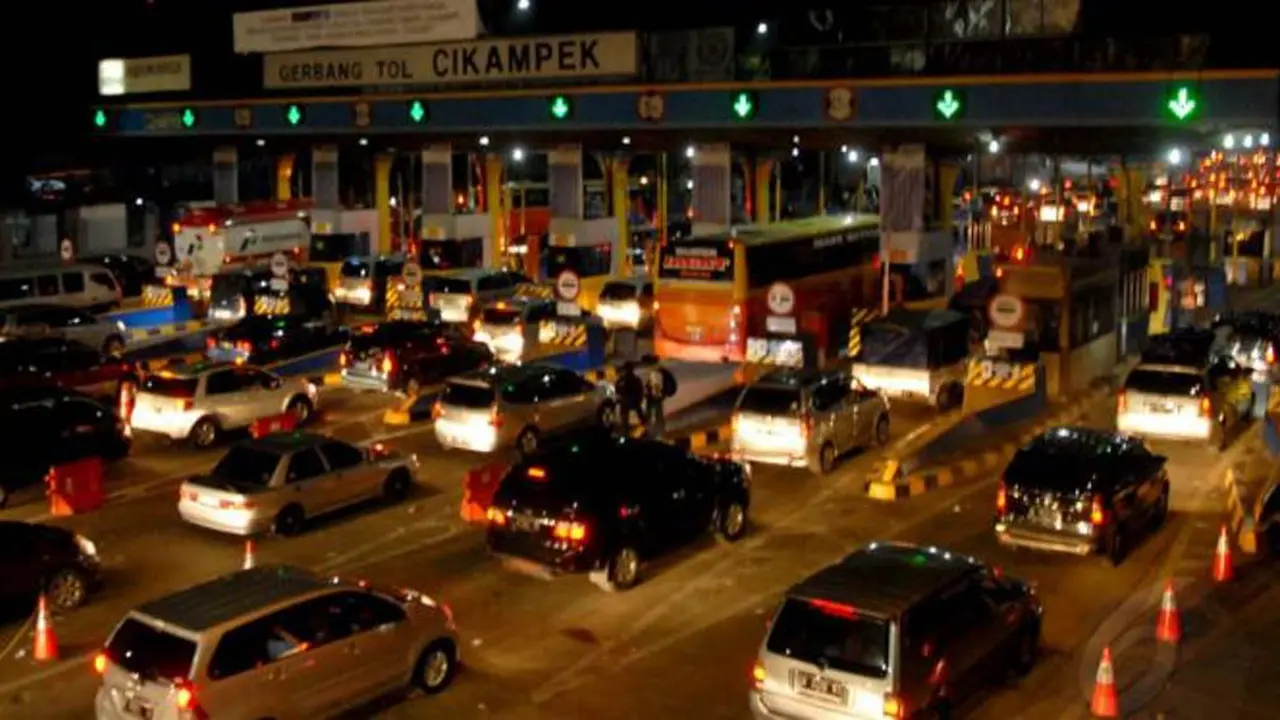 Natal Rasa Lebaran, Arah Cikampek Macet Tak Tertahankan