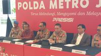 Kabid Humas Metro Jaya Kombes Trunoyudo, menyampaikan pencabutan status tersangka mahasiswa UI Hasya di ICE BSD, Kabupaten Tangerang, Senin (6/2/2023). (Liputan6.com/Pramita Tristiawati)