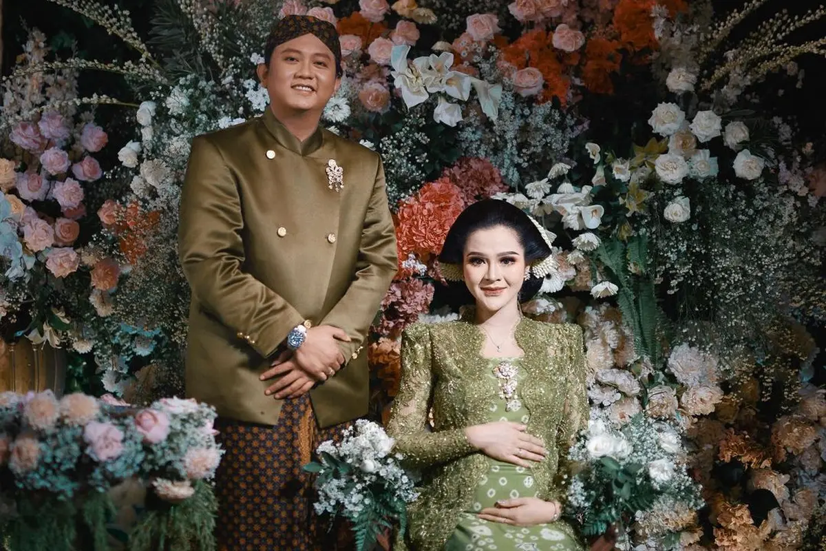 Denny Caknan dan Bella Bonita di momen Mitoni. [Foto: Instagram/bellabonita_r.a]
