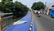 Baru Setahun Dibangun, Trotoar di Jalan Raya Sawangan Depok Ambles