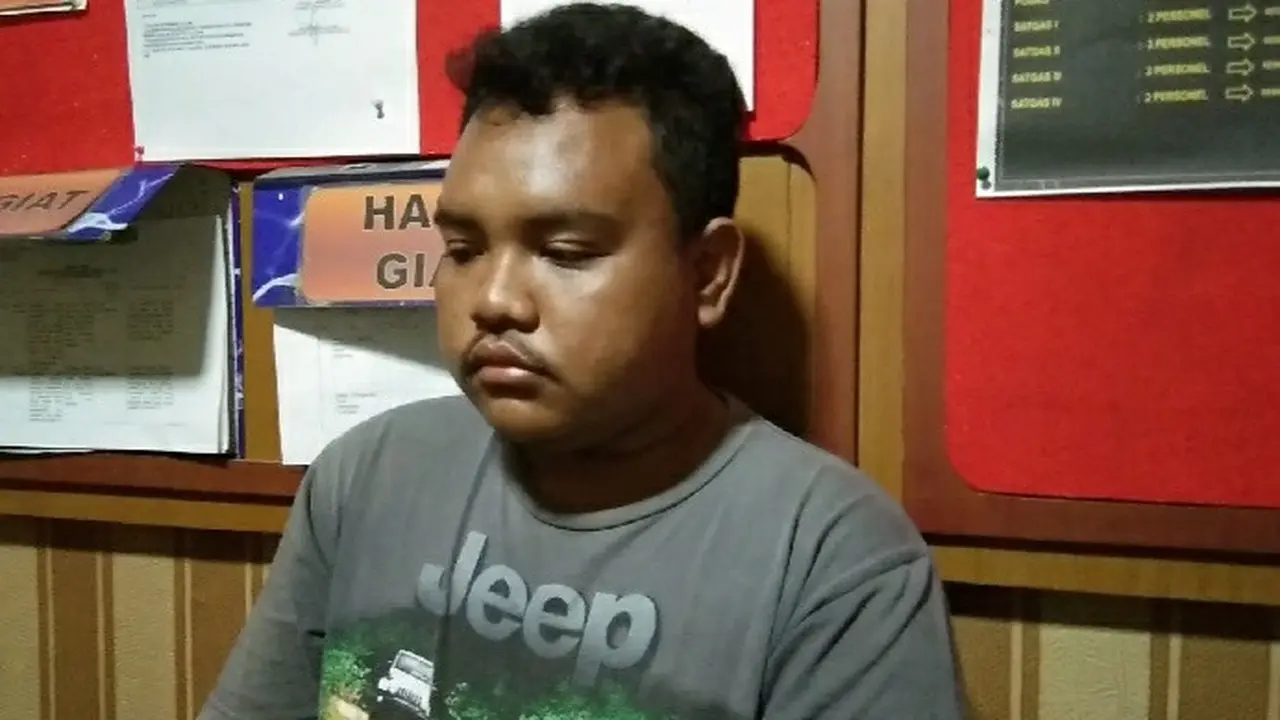 Tersangka pencuri ban mobil SS saat ditangkap polisi