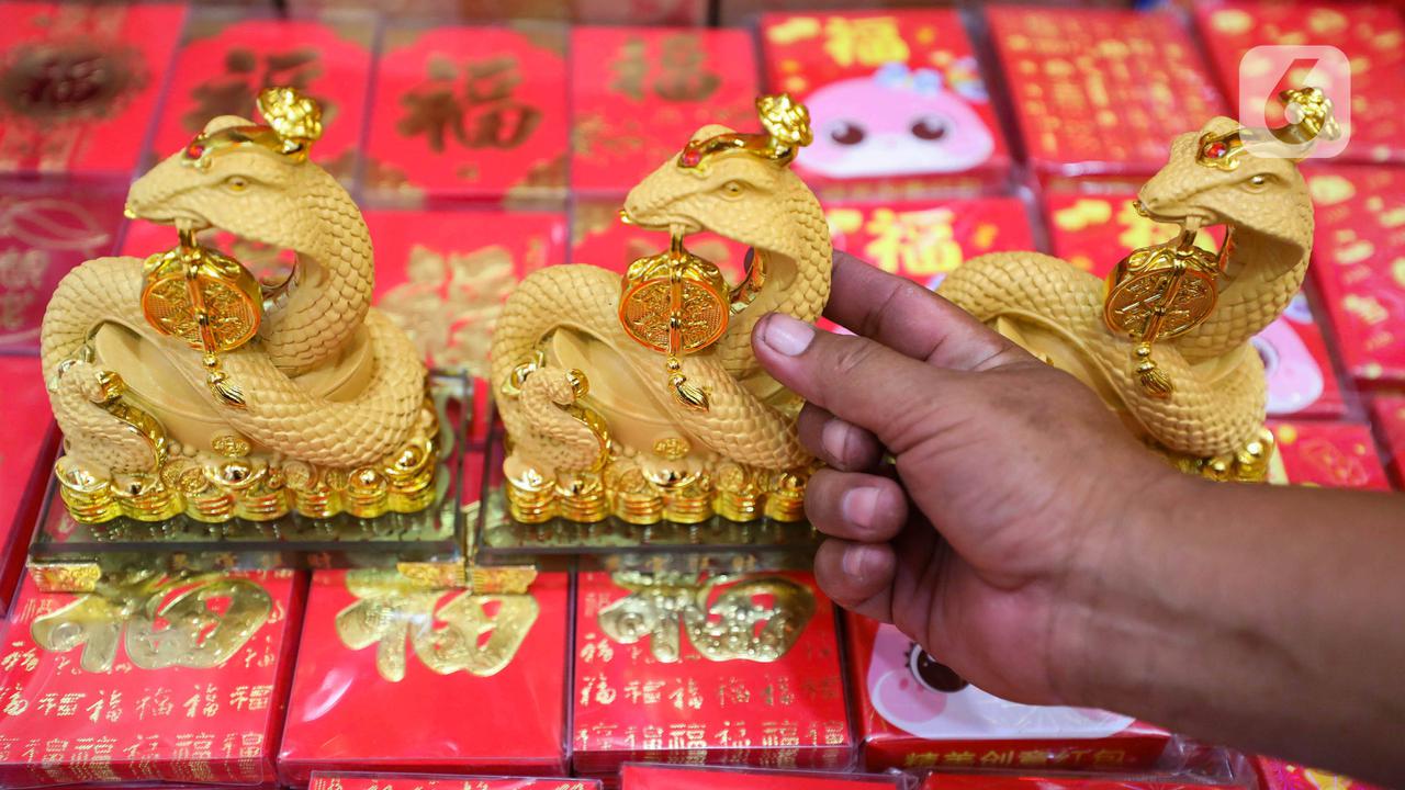 Jelang Perayaan Imlek 2025, Kawasan Glodok Jakarta Memerah