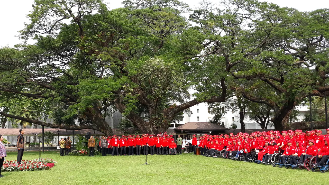 Presiden Joko Widodo resmi melepas kontingen atlet dan official Indonesia yang akan berlaga pada Asian Para Games 2018.
