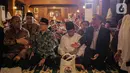 Mantan Wakil Perdana Menteri Malaysia, Datuk Sri Anwar Ibrahim bertakziah ke kediaman almarhum Presiden ke-3 RI BJ Habibie di Patra Kuningan, Jakarta, Rabu (9/10/2019). (Liputan6.com/Faizal Fanani)