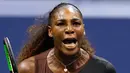 Petenis AS, Serena Williams berselebrasi setelah mengalahkan Karolina Pliskova dari Ceko pada perempat final turnamen AS Terbuka di New York, Selasa (4/9). Serena memastikan diri lolos ke babak semifinal berkat kemenangan 6-4 dan 6-3. (AP/Adam Hunger)