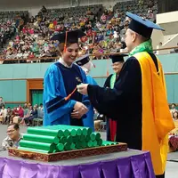 Wisuda Ashanty. (Foto: instagram.com/binusuniversityofficial)