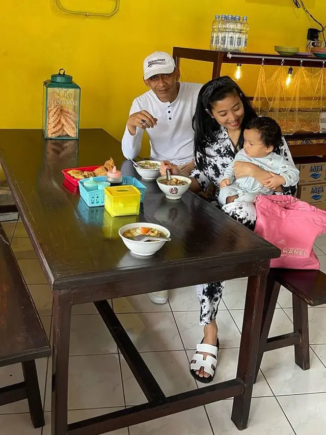 Olivia Zalianty dan keluarga (instagram/oliviazalianty)