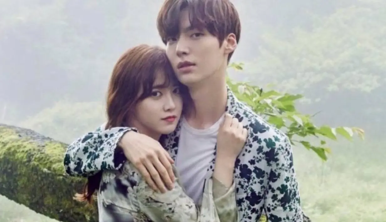 Drama Blood seakan jadi saksi bisu pertemuan Goo Hye Sun dan Ahn Jae Hyun. Pada 2016, mereka mengumumkan sudah berpacaran. Dan pada Mei 2016, mereka memutuskan untuk menikah. (Foto: allkpop.com)