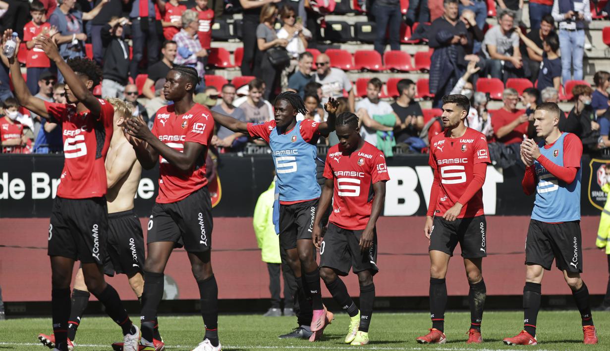 Meski PSG masih memimpin klasemen tapi mereka gagal memperlebar jarak dengan pesaing terdekat, Lens, yang berada di peringkat kedua. (AP/Jeremias Gonzales)
