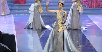 Nadia Purwoko berhasil menyabet mahkkota Miss Grand Indonesia 2018 dan menyambut kemenangannya dengan senyum bahagia. (Deki Prayoga/Bintang.com)