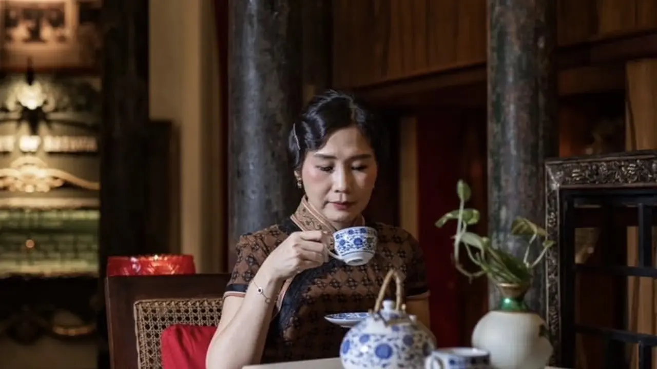 Wakil Menteri Veronica Tan Kenakan Cheongsam Batik saat Imlek