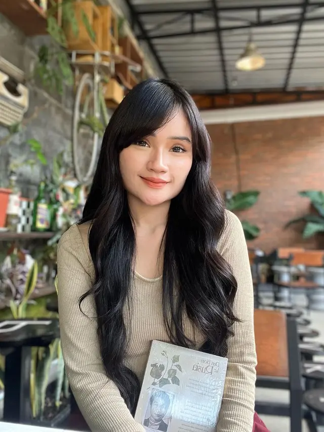 7 Potret Fanny Soegi, Pelantun 'Asmalibrasi' yang Viral di TikTok