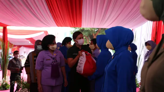 Salurkan 3.490 Paket, DWP: Semoga Nambah Semangat Bagi Ibu-Ibu Istri TNI