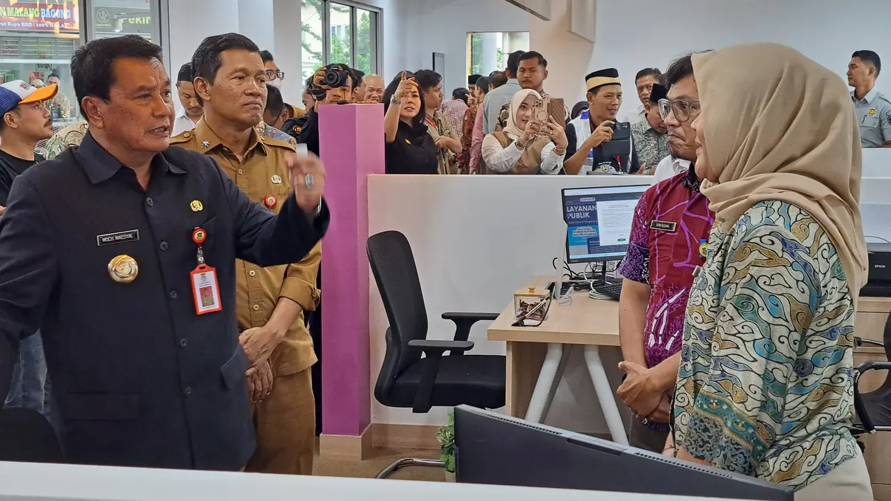 Bupati Tangerang Moch. Maesyal Rasyid usai meresmikan Gerai Pelayanan Publik Kabupaten Tangerang, di Pasar Modern Intermoda BSD, Senin (21/4/2025).