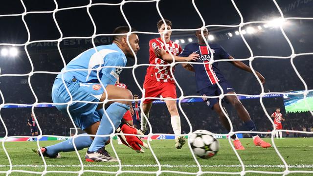 Foto: Apes! Blunder Konyol Paulo Gazzaniga Bikin Girona Merana di Akhir Laga Liga Champions saat Bersua PSG