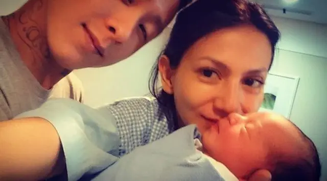 6 Artis ini melahirkan dengan metode water birth, Nikita Willy jalani persalinan di USA