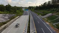 Kondisi Jalan Tol Balikpapan-Samarinda masih terlihat lengang, pada Selasa (26/4/2022). (Istimewa)