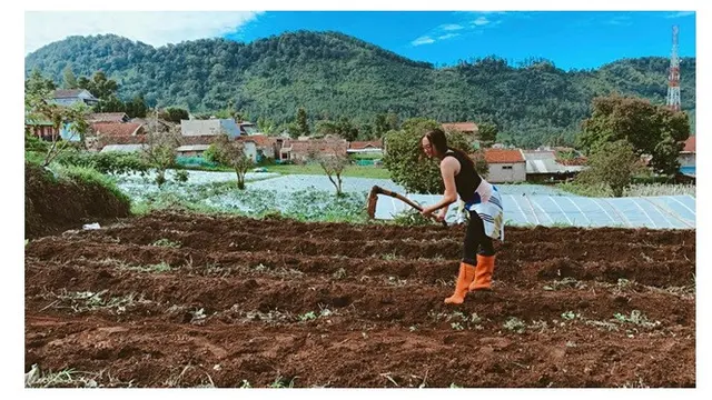 7 Potret Liburan Aura Kasih di Alam, Tetap Menawan