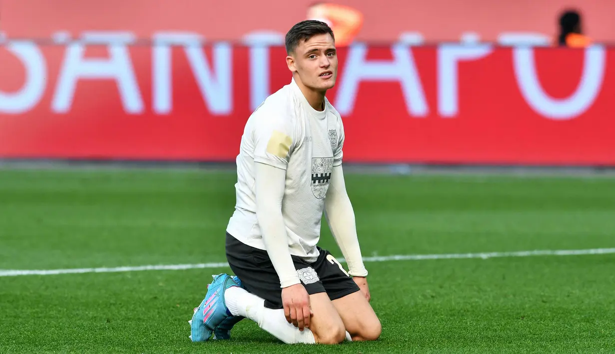 Wonderkid Bayer Leverkusen ini harus mengubur mimpinya untuk tampil di Piala Dunia. Hansi Flick terpaksa mengabaikan talentanya yang luar biasa dari Florian Wirtz lantaran sang pemain sedang cedera lutut parah pada Maret lalu dan tak akan pulih tepat waktu untuk bermain di Piala Dunia 2022. (AFP/Uwe Kraft)
