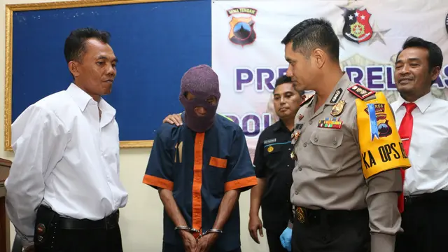 Tersangka membeli Bahan peledak berupa bubuk hitam Rp 70 ribu per kilogram dan menjualnya Rp 150 ribu. (Foto: Liputan6.com/Muhamad Ridlo).