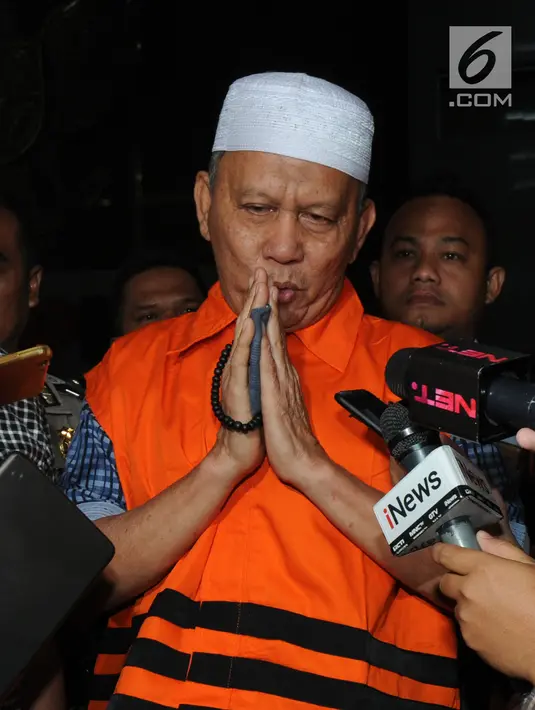 Mantan anggota DPRD Sumut Rijal Sirait usai menjalani pemeriksaan di Gedung KPK, Jakarta, Rabu (4/7). Rijal mengaku akan menyerahkan proses hukum yang dijalaninya kepada KPK. (Merdeka.com/Dwi Narwoko)