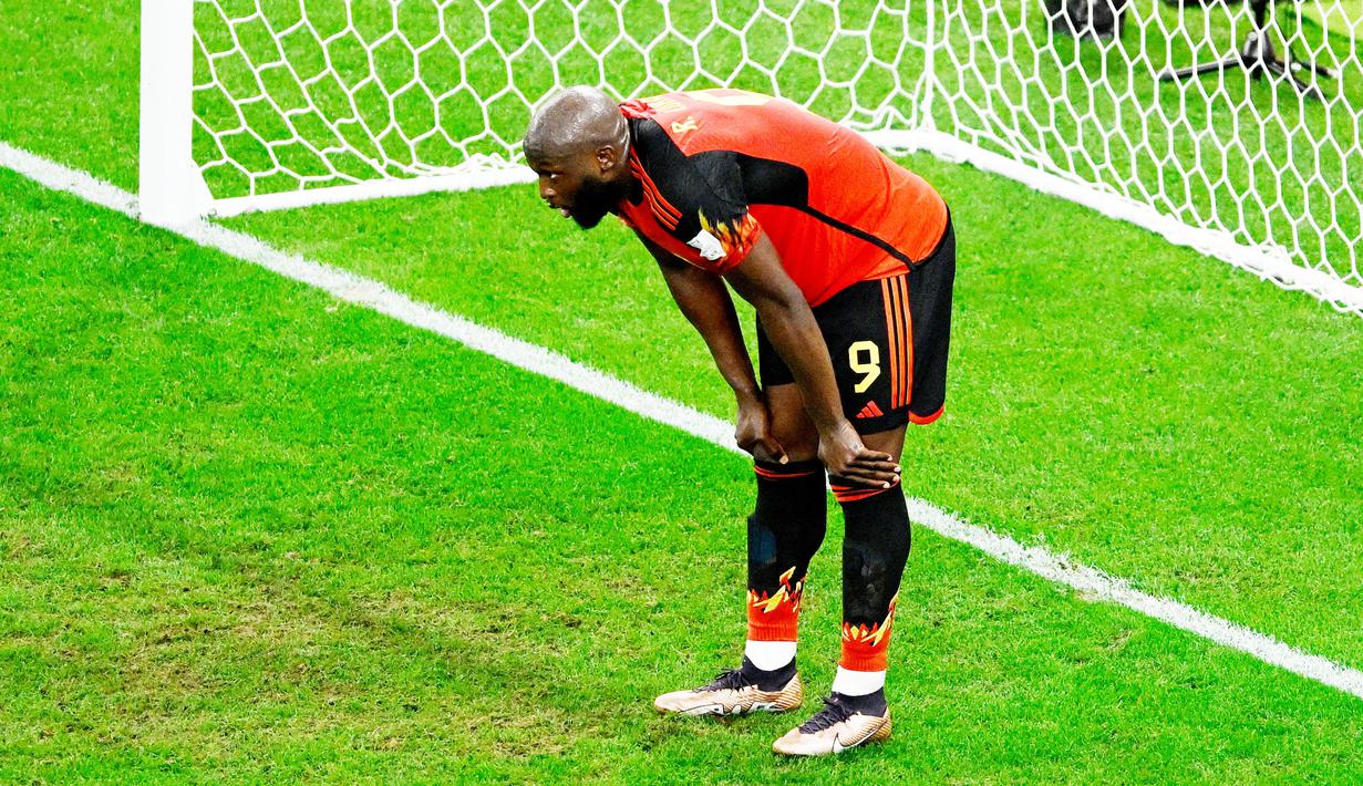 Romelu Lukaku tampil melempem bersama Timnas Belgia di Piala Dunia 2022. Bomber Inter Milan itu banyak buang peluang emas yang membuat Belgia harus angkat koper lebih cepat dari Qatar. (AFP/Alfredo Estrella)