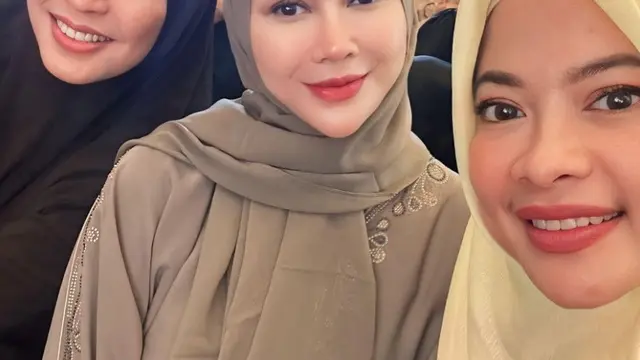 Potret Aura Kasih Tampil Berhijab (credit: instagram/aurakasih)